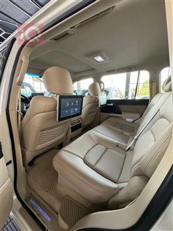 تۆیۆتا لاند کروزەر